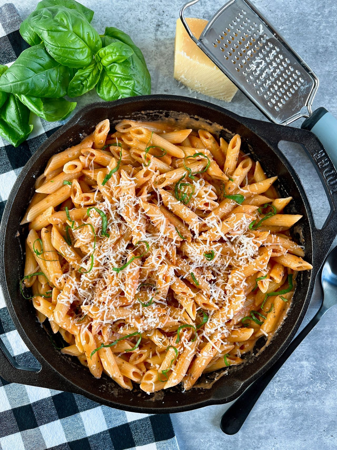 penne in pink vodka sauce