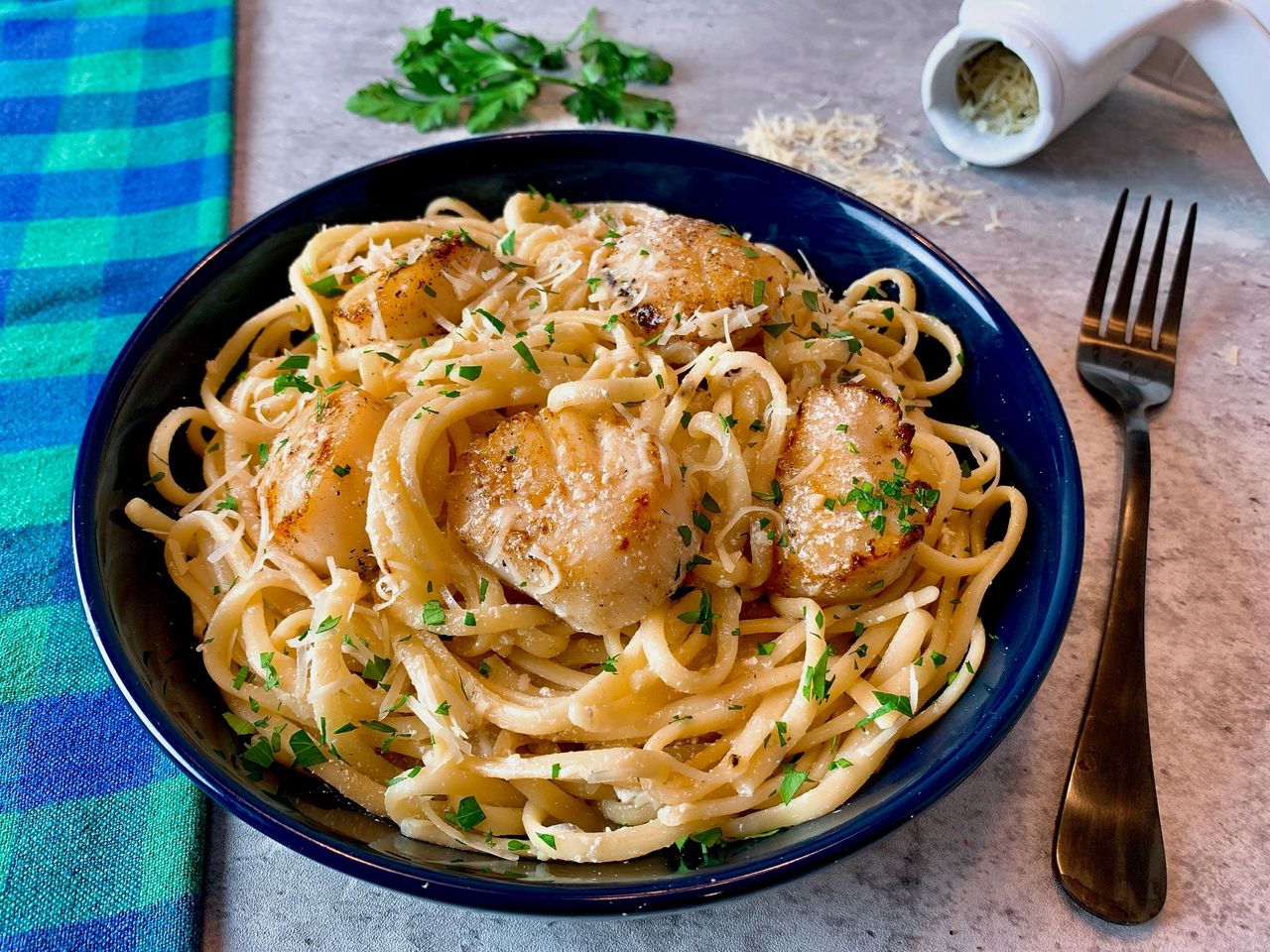 Pasta with Scallops and White Wine Sauce Pasta with Scallops and White Wine Sauce