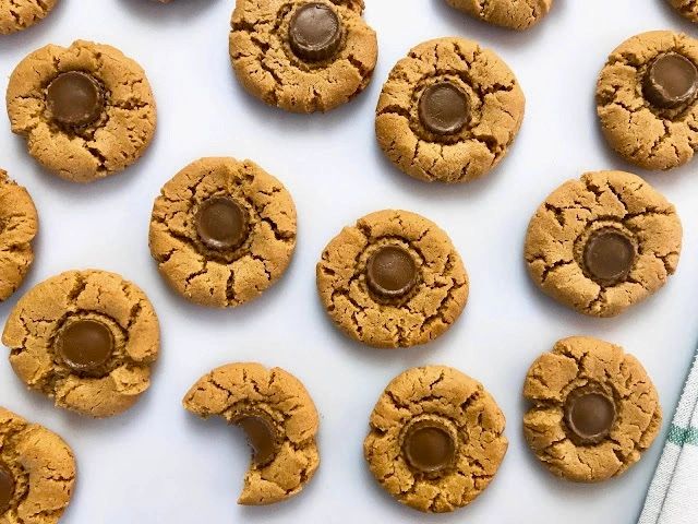 peanut butter cookies with reese's cups