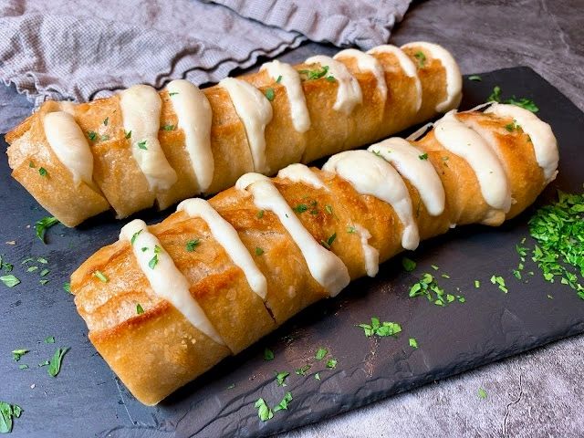 Hasselback Garlic-Mozzarella Bread Hasselback Garlic-Mozzarella Bread