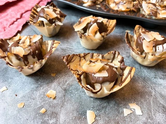 marshmallow wonton cups with chocolate