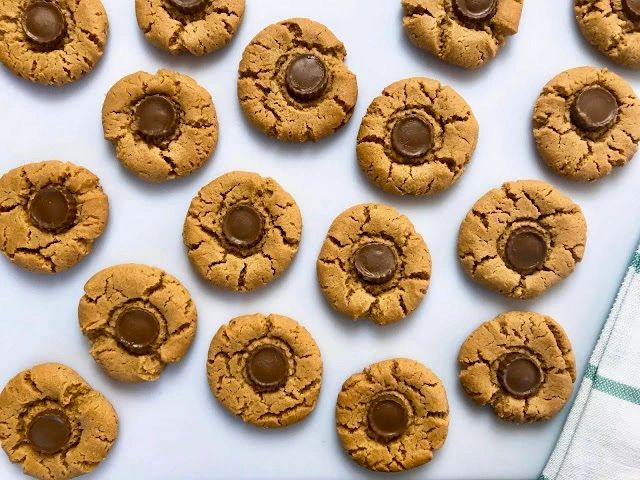 peanut butter cookies with reese's cups