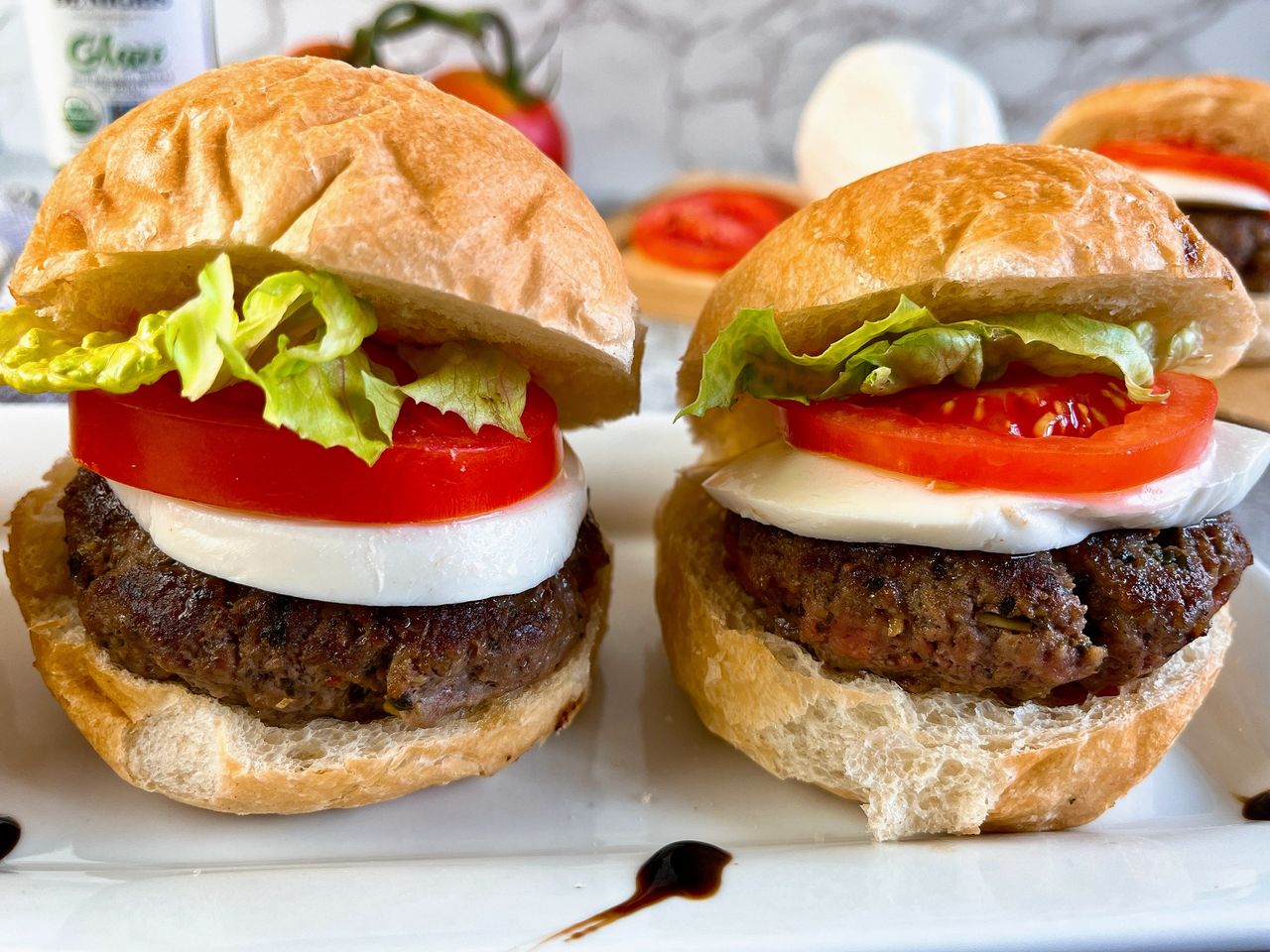 beef sliders with tomato and mozzarella