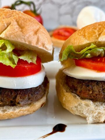 beef sliders with tomato and mozzarella