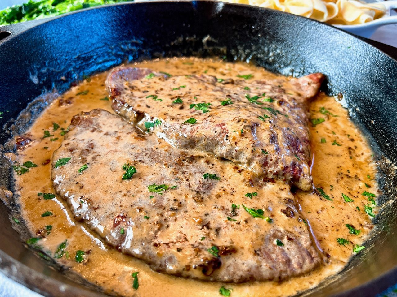 Steaks with Garlic Cream Sauce Steaks with Garlic Cream Sauce