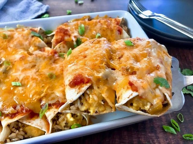 Breakfast Burritos with Cheesy Eggs, Quinoa and Brown Rice Breakfast Burritos with Cheesy Eggs, Quinoa and Brown Rice