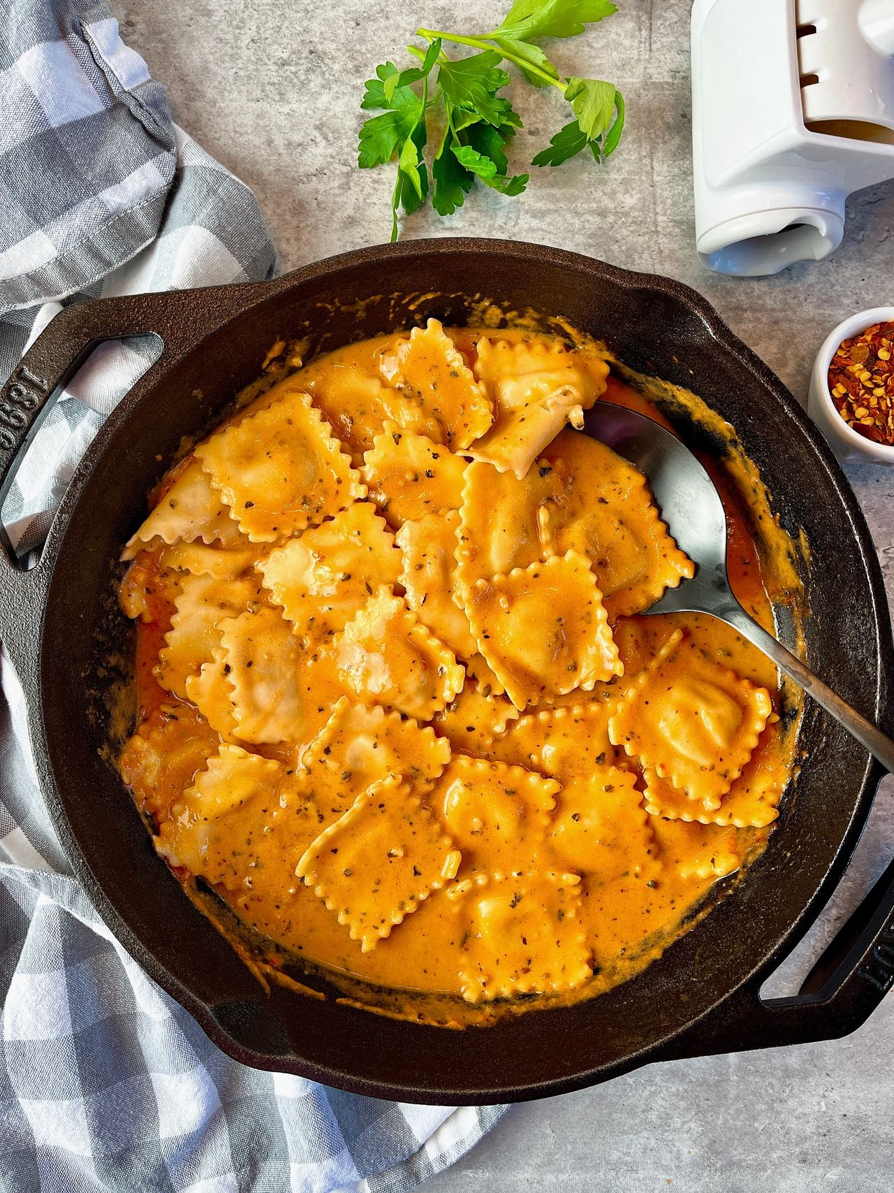 ravioli with tomato cream sauce