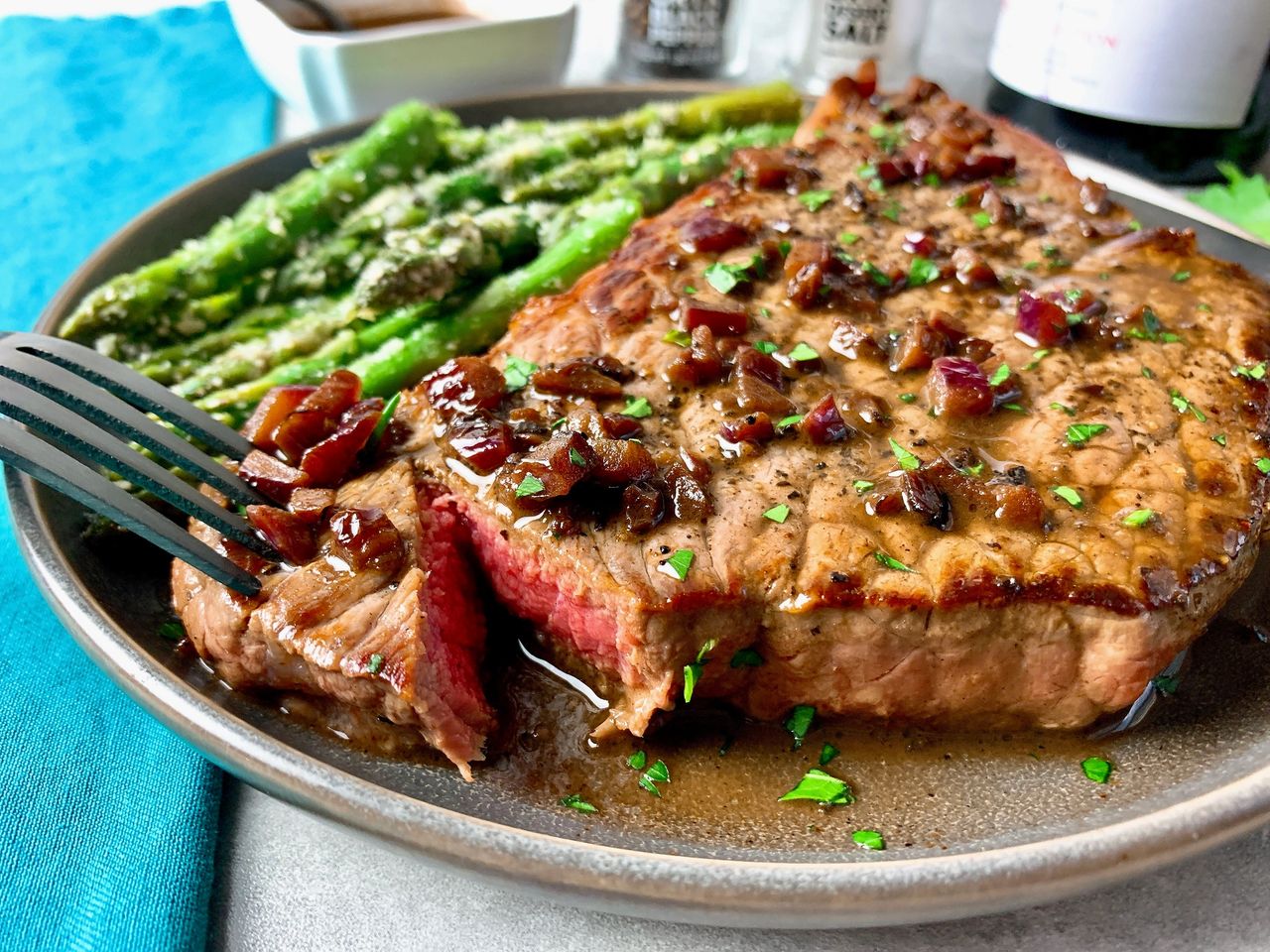 Steak with Red Wine Sauce 